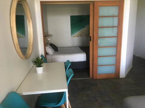 Lennox Holiday Apartments - Redcliffe Tourism 14