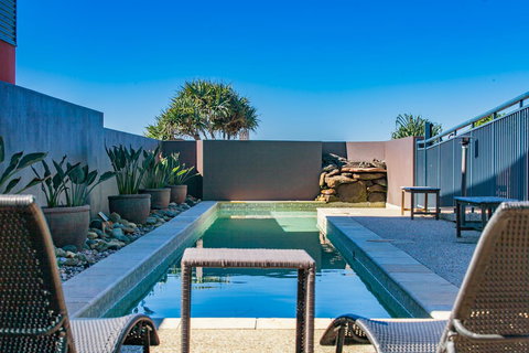 Lennox Holiday Apartments - Redcliffe Tourism 3