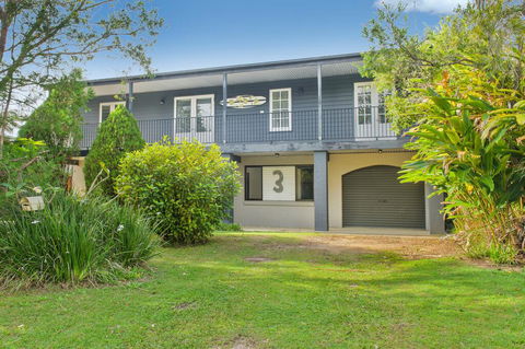 BONNY BEACH HOUSE - Holiday Accomodation With Pool - Redcliffe Tourism 0