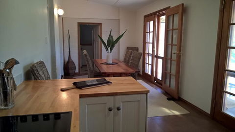 Book Keepers Cottage - Redcliffe Tourism 2