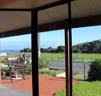 Bott's Beach Retreat - Redcliffe Tourism