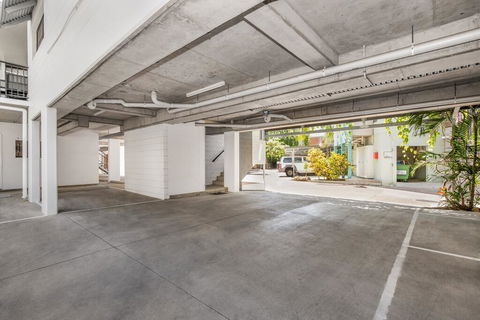 BOUTIQUE APARTMENTS BEACH LOCATION - Redcliffe Tourism 1