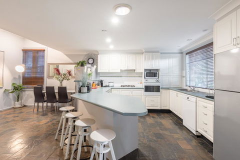 Boutique Private Rm Situated In The Heart Of Burwood1 - Redcliffe Tourism 3