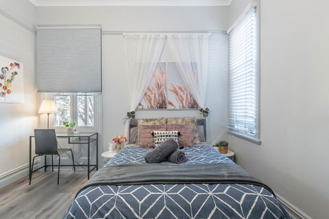 Boutique Private Rm Situated In The Heart Of Burwood1 - Redcliffe Tourism 0