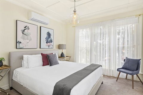 Boutique Stays - Buckingham - Redcliffe Tourism 1