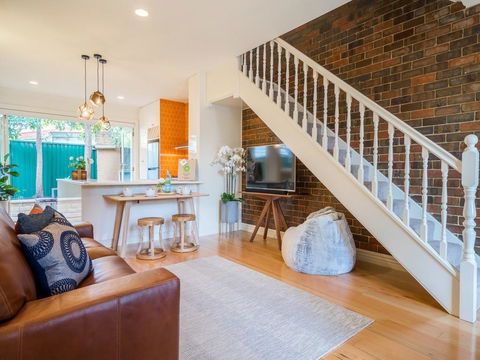 Boutique Stays - Buckingham - Redcliffe Tourism 0