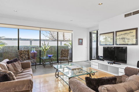 BOUTIQUE STAYS - Catani Gardens - Redcliffe Tourism 2