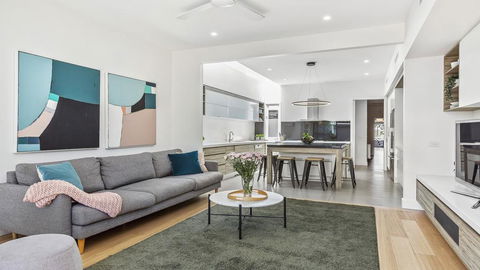 Boutique Stays - Victorian Vogue, Richmond House - Redcliffe Tourism 0
