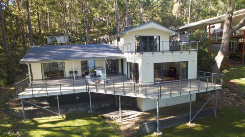 Brae Villa - Redcliffe Tourism 0