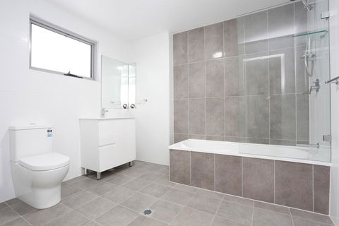 Brand New 2 Bedroom Apartment For 7 People - Redcliffe Tourism 2