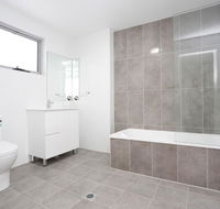 Brand new Family Friendly Apartment for 7 - Redcliffe Tourism