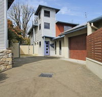 Breakaway Bright - Superb Townhouse - Redcliffe Tourism