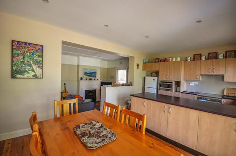 Brigalow Cottage - Redcliffe Tourism 3