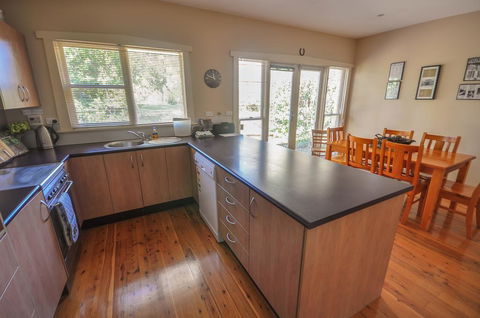 Brigalow Cottage - Redcliffe Tourism 2