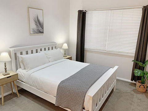 Bright 3-bedroom Apartment - Central Armidale - Redcliffe Tourism 2