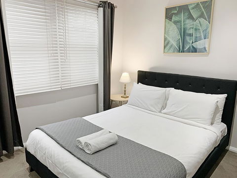 Bright 3-bedroom Apartment - Central Armidale - Redcliffe Tourism 3