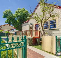 Bright 3-bedroom apartment - Central Armidale - Redcliffe Tourism