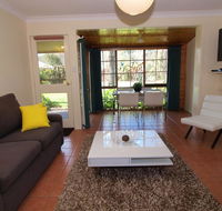 Bright Highland Valley Cottages - Redcliffe Tourism