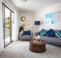 Bright Modern Apartment Steps From Beach and Ferry - Redcliffe Tourism