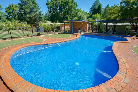 Bright Pine Valley Tourist Park - Redcliffe Tourism 1