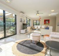 Bright Uptown - Redcliffe Tourism
