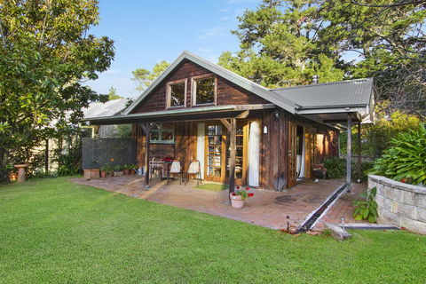 BROWNS COTTAGE - Redcliffe Tourism 0