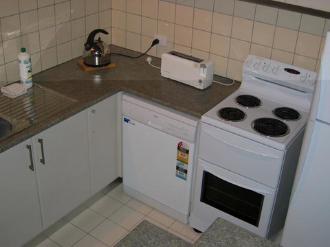 Brucktal Apartment - Redcliffe Tourism 3