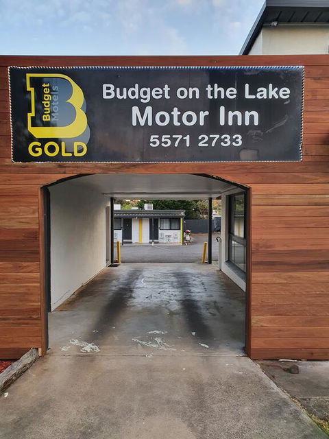 Budget On The Lake - Redcliffe Tourism 1