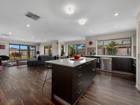 Bundalong On Clarke St - Redcliffe Tourism 0