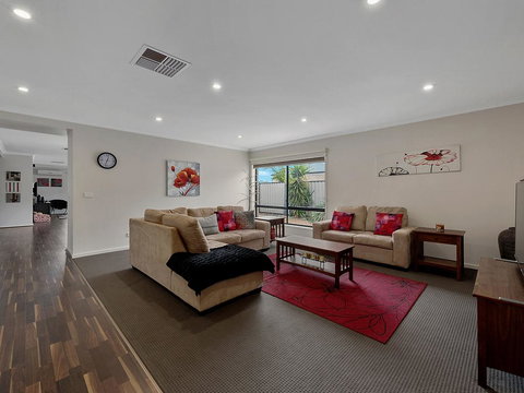 Bundalong On Clarke St - Redcliffe Tourism 3