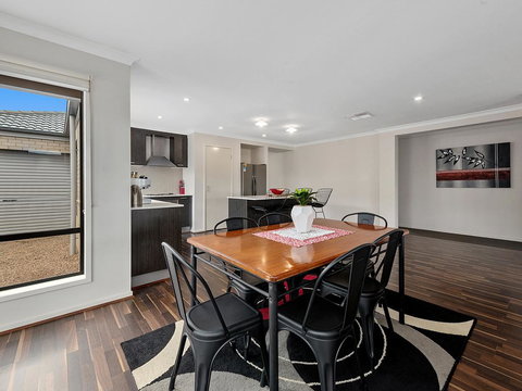 Bundalong On Clarke St - Redcliffe Tourism 2