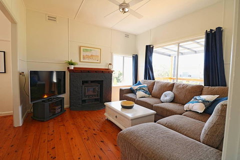 Bungo Beach House - Pet Friendly Home - Redcliffe Tourism 2