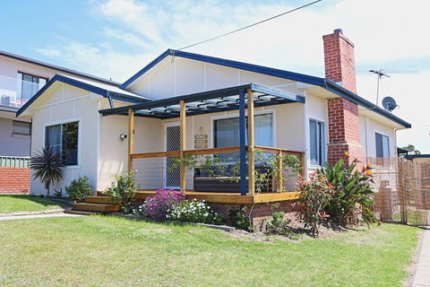 Bungo Beach House - Pet Friendly Home - Redcliffe Tourism 1