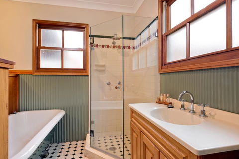 Bunyip Cottage - Redcliffe Tourism 1