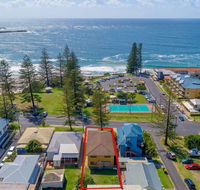 Burleigh Unit 2 -28 Clarence Street - Opposite Main Beach. - Redcliffe Tourism