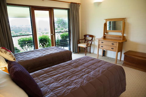 Burncroft Guesthouse - Redcliffe Tourism 2