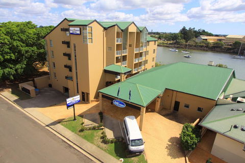 Burnett Riverside Hotel - Redcliffe Tourism 0