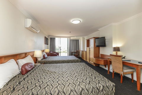 Burnett Riverside Hotel - Redcliffe Tourism 3