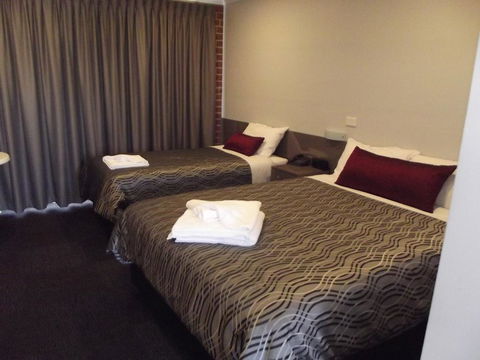 Bushman's Motor Inn - Redcliffe Tourism 2