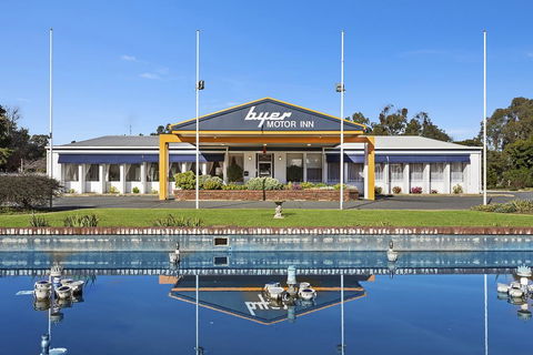 Byer Fountain Motor Inn - Redcliffe Tourism 0