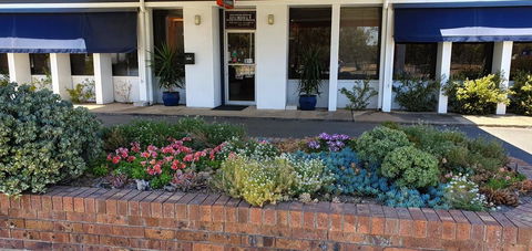 Byer Fountain Motor Inn - Redcliffe Tourism 1