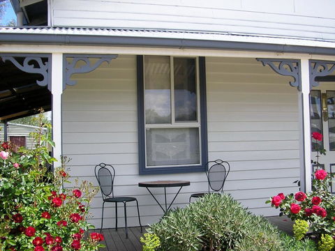 C & A's Cottage - Redcliffe Tourism 2