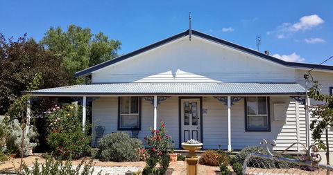C & A's Cottage - Redcliffe Tourism 1