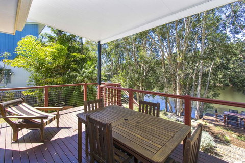 CABARITA BEACH BLISS - HOLIDAY HOME ON THE LAKE - Redcliffe Tourism 3