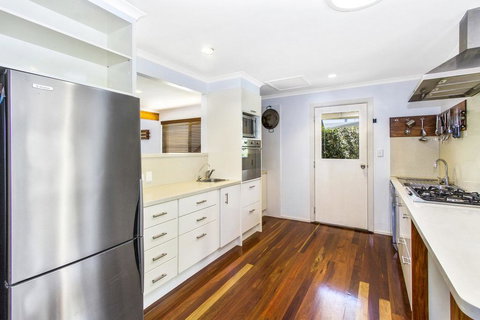 CABARITA BEACH BLISS - HOLIDAY HOME ON THE LAKE - Redcliffe Tourism 1