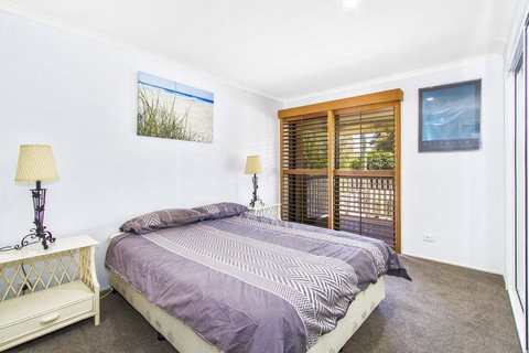 CABARITA BEACH BLISS - HOLIDAY HOME ON THE LAKE - Redcliffe Tourism 2