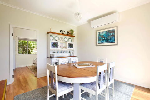 Camellia Cottage - Redcliffe Tourism 3