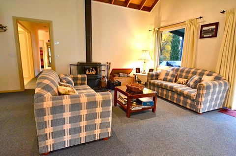 Camellia Lodge - Redcliffe Tourism 3