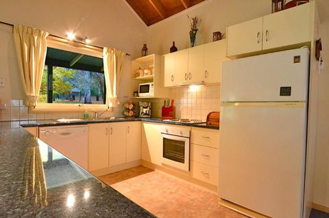 Camellia Lodge - Redcliffe Tourism 1