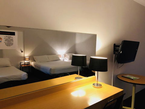 Campbelltown Colonial Motor Inn - Redcliffe Tourism 1